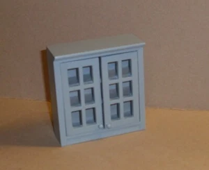 schöner Hängeschrank in blau - Miniatur 1:12 Puppenhaus  - Picture 1 of 2