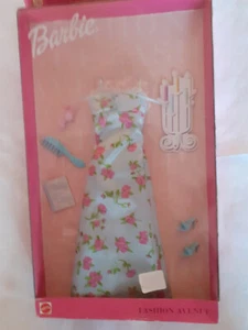 Barbie Fashion Avenue (2000) NFRB Mattel #25702 (28120-0580) - Foto 1 di 2