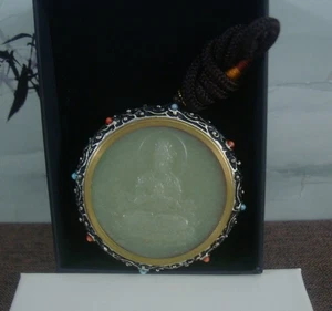 Vecchio ciondolo in giada di Buddha cinese intagliato a mano "GuanYin" e confezione regalo - Foto 1 di 6