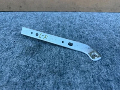 SOPORTE MONTAJE GUARDABARROS DELANTERO IZQUIERDO FORD MUSTANG GT 2015-2023 OEM Foto 1 de 4