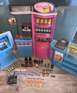 Juego Barbie Mini Mart de Colección con Cajero Automático Años 90 con la mayoría de Accesorios 51 piezas Usado en Excelente Condición - Imagen 1 de 8