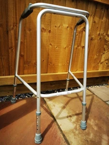 The Drive DeVilbiss aluminium Walking aid Frame Zimmer - Picture 1 of 7