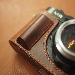 Leica M8, M9, M9P, M-E, M-monochrome Aventino grip case - Arte di mano - - Picture 1 of 5