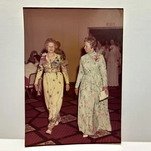 Vestidos coloridos ornamentados con foto encontrada vintage para mujer club cena años 1950-60 - Imagen 1 de 2
