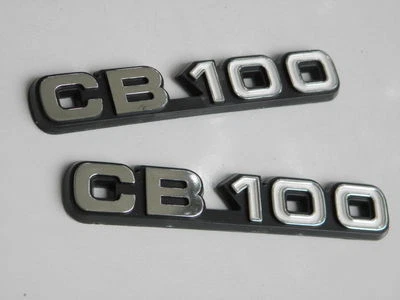Par de nuevos Honda CB100 CB 100 K2 Cubierta de marco lateral Emblema Calcomanía Insignia Logo Foto 1 de 4