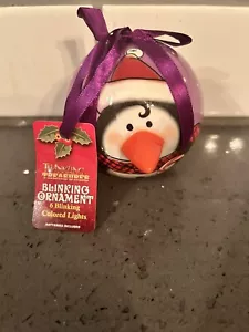 Neu Twinkling Treasures 3D Blinkender Weihnachtsschmuck Lila Pinguin Rund Neu mit Etikett - Bild 1 von 2