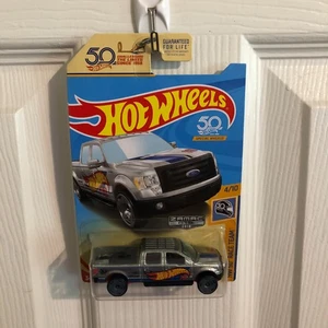 K ∞ Hot Wheels 2018 Walmart Exclusive Zamac ∞ Race Team ∞ 2009 Ford F-150 Lariat - Picture 1 of 3