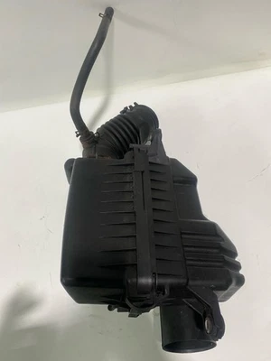 Used Air Cleaner Assembly fits: 2014 Hyundai Elantra 1.8L Sdn Canada emissions G - Image 1 of 4