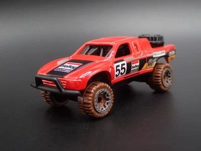 Modelo De Coche Diecast Diorama Toyota Baja Trophy Pickup Truck Holley Rojo 1:64 - Imagen 1 de 4