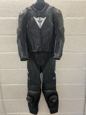 Dainese Avro D1 Two 2 Piece Motorcycle Leathers Suit Black Eu 48 UK 38 BNWOT - Image 1 of 4