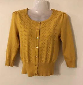 Review 3/4 Sleeve Embossed Cropped Cardigan Size 8 XS Round Neck Mustard Yellow - Picture 1 of 14