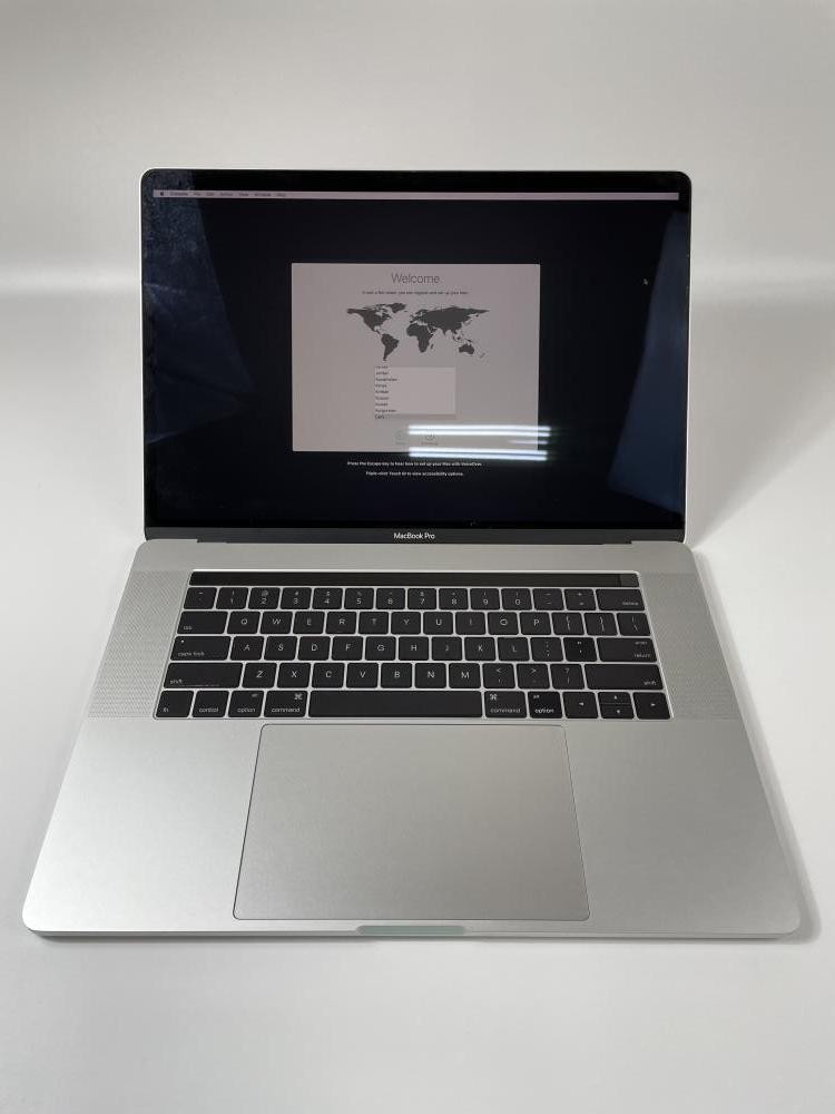 美品シャンクApple MacBook Pro2016 15 inch シルバー 美品シャンクApple MacBook Pro2016 15 inch シルバー