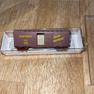Micro Trains-Line N Scale UNION PACIFIC 40' STANDARD BOX CAR - Image 1 of 4