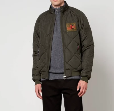 Sage ~ Chaqueta acolchada Barbour X Steve McQueen Merchant Bomber ~ Lujo británico Foto 1 de 4