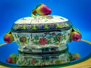 Vintage Porcelain Oriental Tureen Famille Rose pattern covered with Rose Handles - Picture 1 of 12