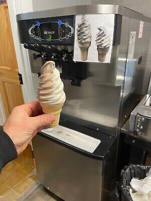 Taylor C713-27 Soft Serve Frozen Yogurt Ice Cream Machine • 6,500$