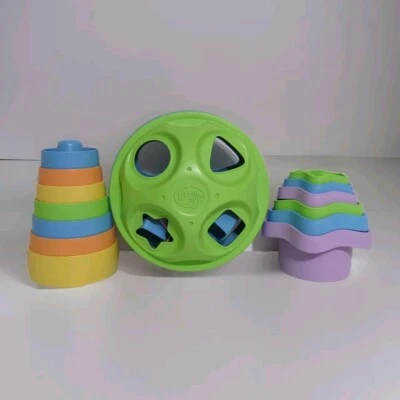 Lote de apilamiento y clasificación Green Toys: clasificador de formas, tazas apilables, mi primer apilador Foto 1 de 4