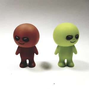 Reptoid Aliens 2er Set 1,5" groß braun & grün Gelenk Gummi Figur Spielzeug - Bild 1 von 3