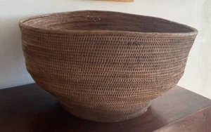 Gorgeous Vintage Hand Woven Basket - Picture 1 of 7