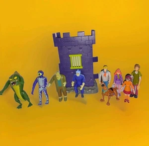 Scooby Doo The Mystery Tower Playset  Bundle 9 Figures And Tower With Monsters.  - Picture 1 of 24
