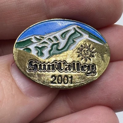 Pin de solapa esmaltada Sun Valley 2001 vintage estación de esquí montaña dorado ovalado Foto 1 de 4