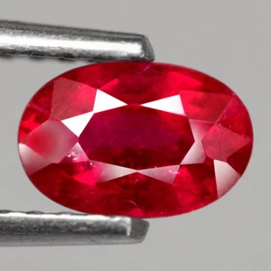 0.77Ct. Natural Gemstone Ruby Red Oval Facet Madagascar Beautiful Sparkles Color - Picture 1 of 7