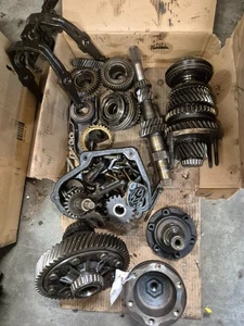 VW GOLF BORA MK4 AUDI A3 8L 02J 02R 02A CAJA DE CAMBIOS INTERNA DIFERENTES ENGRANAJES HORQUILLAS EJE - Imagen 1 de 14