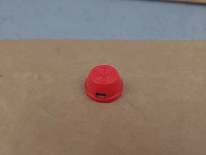 1x Little Tikes Acogedor Cupé Repuesto Eje Gorra Sombrero Rojo Tuerca de Empuje - Imagen 1 de 5