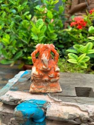 Escultura rara antiga de pedra de mármore esculpida à mão do deus hindu Ganesha da década de 1850 - Imagem 1 de 4