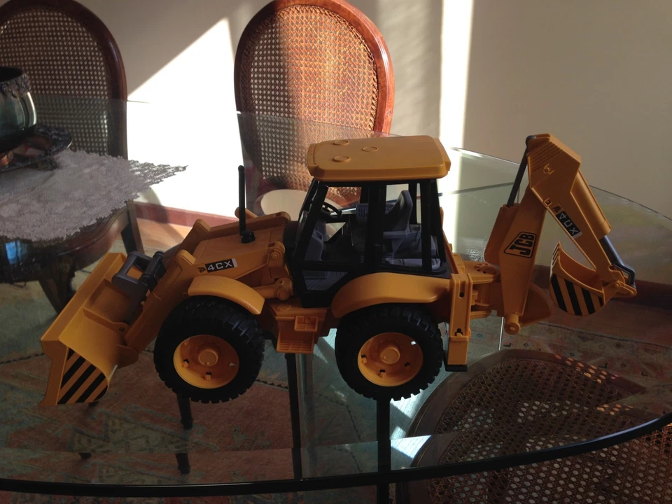 ESCAVATORE GOMMATO - BRUDER 1/16 - Immagine 1 di 1