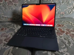 Apple MacBook Air 13 inch M2 8c/8c 8GB 256GB - Midnight - 87% Battery - Picture 1 of 10