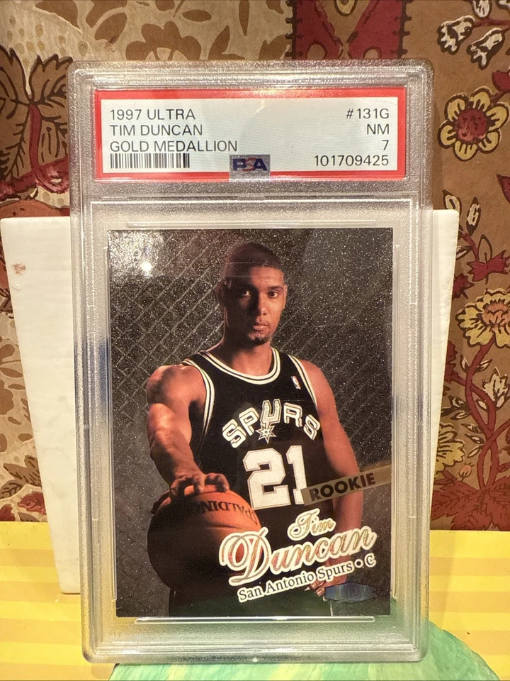 1997-98 Fleer Ultra Rookie Tim Duncan #131G Gold Medallion (RC) PSA 7 Spurs HOF - Imagem 1 de 2