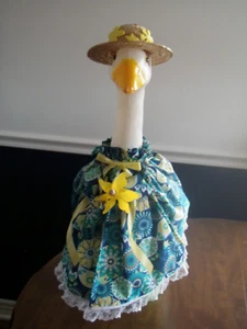 Completo vestiti oca - fiori blu e gialli primaverili con cappello per lg 24-27" oca - Foto 1 di 4