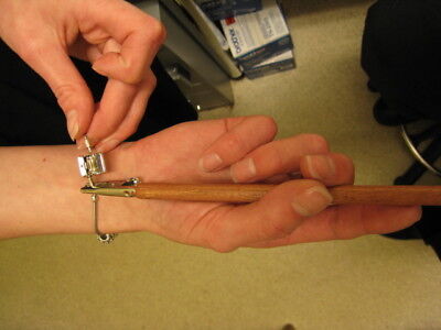 Bracelet Helper Makes Putting On A Bracelet So Easy. Fast Delivery From UK. • 3.99£