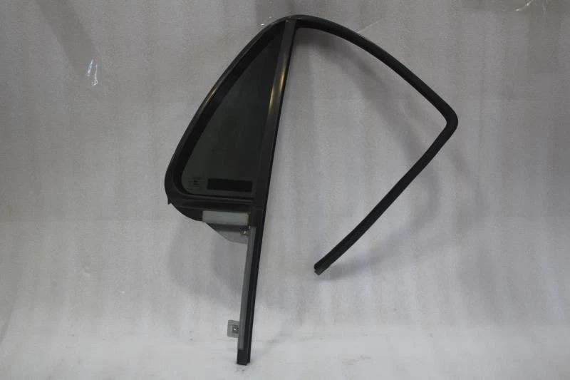 Chevrolet Blazer 2001 lado derecho del pasajero puerta trasera ventilación ventana de vidrio Foto 1 de 4