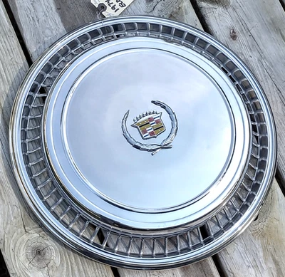 1974 - 1978 年原始设备制造商凯迪拉克 Eldorado 可调式闪亮车轮盖轮毂盖 *VGC* — 第 1/4 张图片