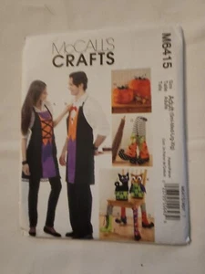 McCalls Crafts M6415 Halloween Schürze Stiefel Kürbisse Katze Eule Sml-Med-Lrg-Xlg - Bild 1 von 4