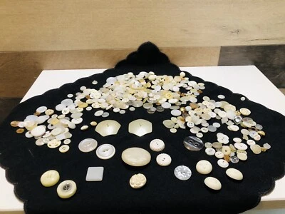 Lote BOTONES VINTAGE 433 unidades - SURTIDO BLANCO/BRONCEADO Foto 1 de 4