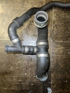 12-15 MERCEDES BENZ C250 1.8L ENGINE RIGHT RADIATOR COOLING WATER UPPER HOSE OEM - Picture 1 of 4