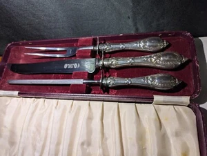 SET VINTAGE 3 CHELTENHAM ENGLAND SET INTAGLIO PIASTRA ARGENTO COLTELLO FORCELLA ACCIAIO CON CUSTODIA - Foto 1 di 12