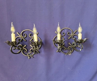 Par de luces de pared vintage de hierro italiano con 2 apliques de luz color negro  Foto 1 de 4