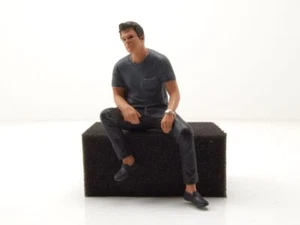 Figura Gentlemen's Club 5 sentada para modelos 1:18 American Diorama - Imagen 1 de 4