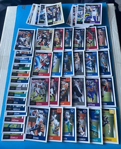 Lote de 71 tarjetas de fútbol americano Panini-Score 2020 Kelce Brees Kamara Hopkins S411 - Imagen 1 de 7