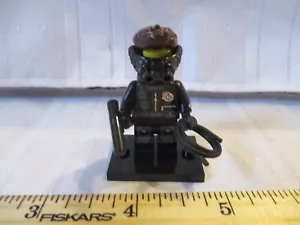 LEGO Blind Bag Series 16 Minifigure Minifig Spy Games Night Vision Gadgets Part  - Picture 1 of 3