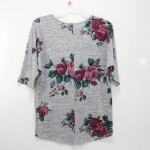 Bobbie Brooks Womens Gray T Shirt Red Roses Round Neck Short Sleeve Top M NWT - Picture 1 of 4