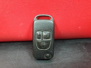 Carcasa remota llavero 3 botones Mercedes con placa de circuito interior - Imagen 1 de 8