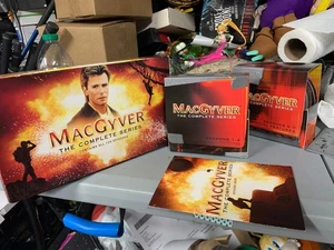 MacGyver - The Complete Series (DVD, 2007, 39-Disc Set, Checkpoint) - Foto 1 di 15