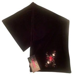 Sciarpa in velluto nero Lauer Lifestyle rose ricamate double face 54” x 9,25” - Foto 1 di 5