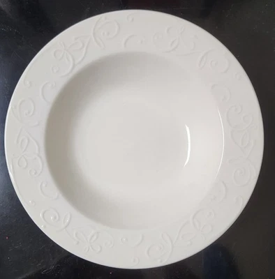 Cuatro cuencos de sopa de confeti Pfaltzgraff con borde grande de 9" rollos en relieve totalmente blancos Foto 1 de 4