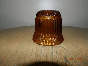 Lámpara de pantalla de vidrio ámbar vela acampanada corte diamante ventilador - Imagen 1 de 4